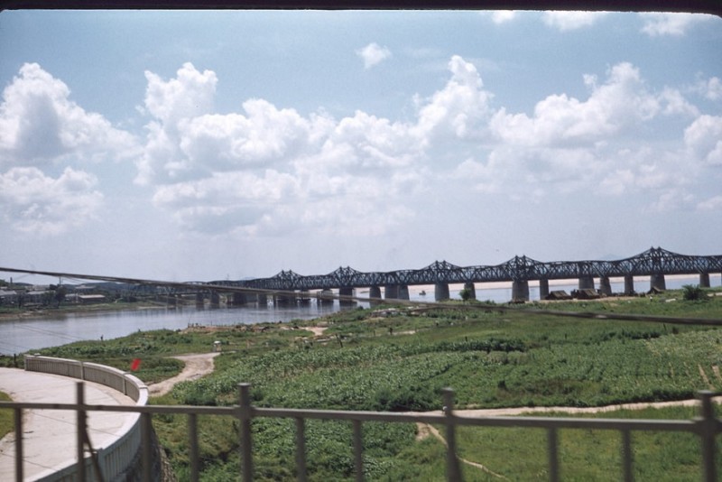 5 RR Bridge between Seoul and YongDungPo,1957.jpg