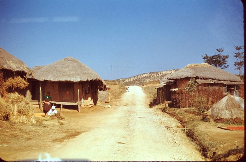 x Village near Inchon, Oct 1956.jpg
