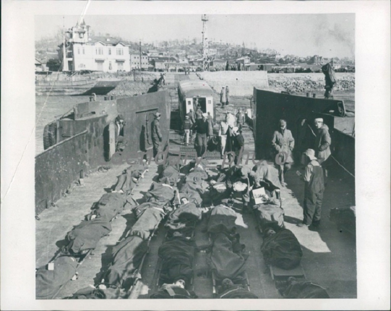 z2a 1951 Korean War Wounded Leave Inchon Ships Original News Service Photo.jpg