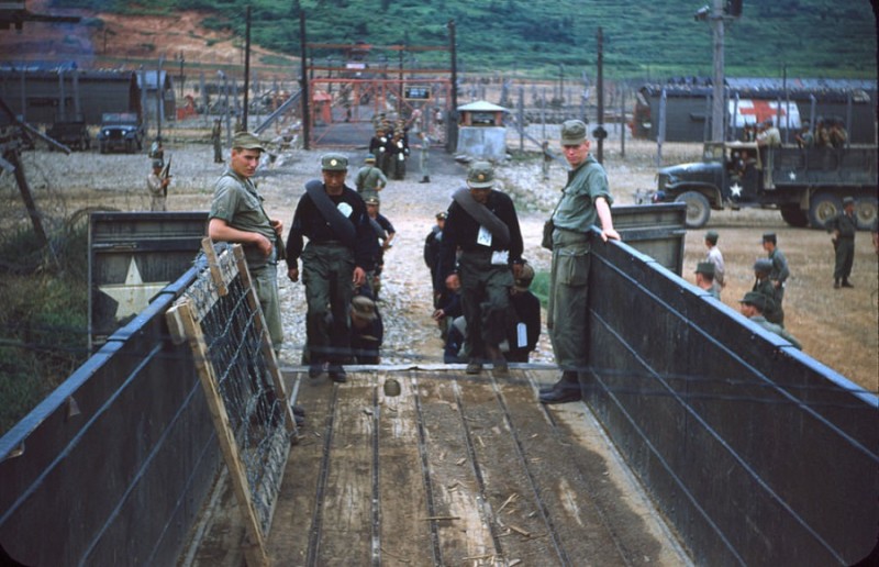 169a Loading POWs on Koje Island, 1953.jpg