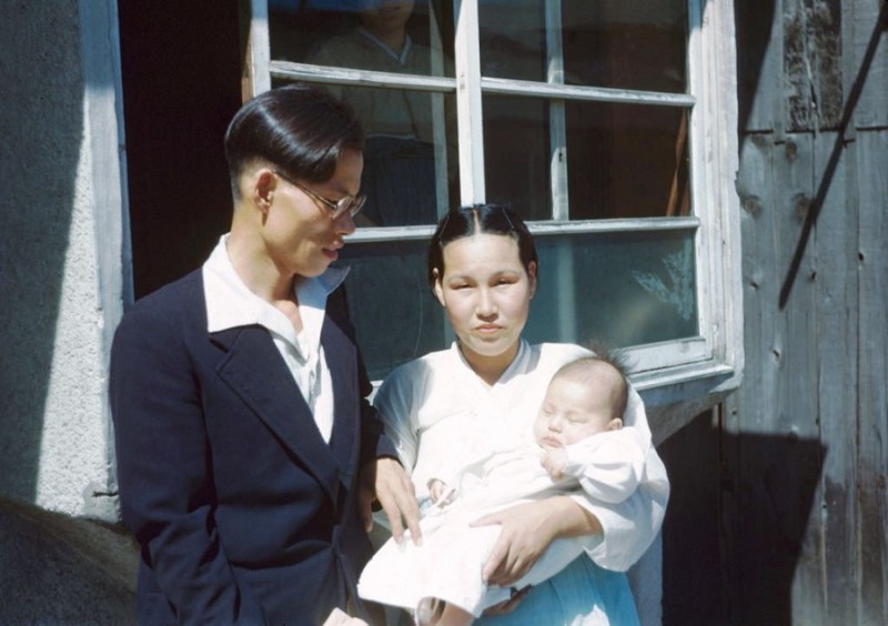 Interpreter Lee and his family, September 1946 b.jpg