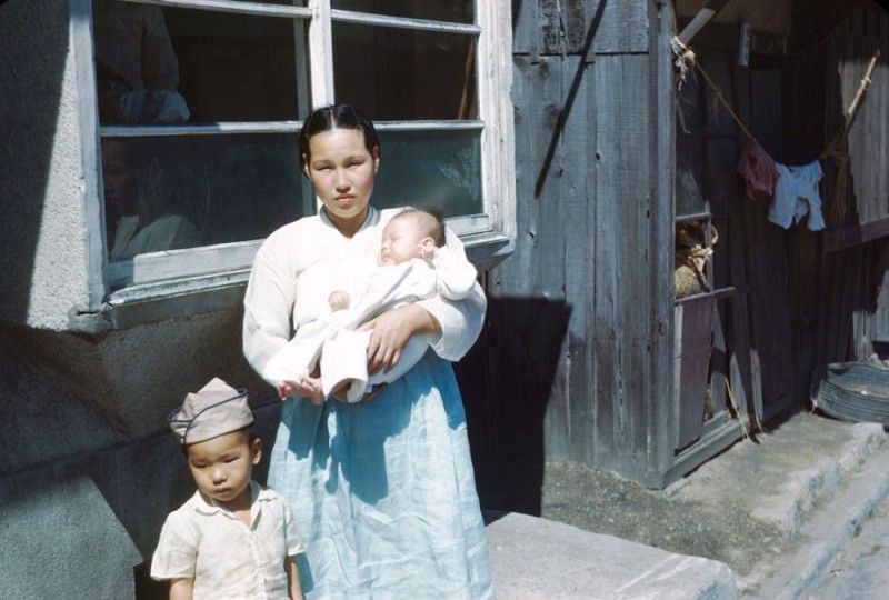 Interpreter Lee and his family, September 1946 c.jpg