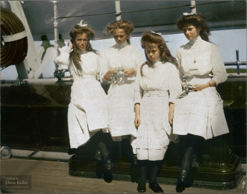 201704romanov-sisters-grand-duchesses-Maria-Olga-Anastasia-Tatiana-1910.jpg