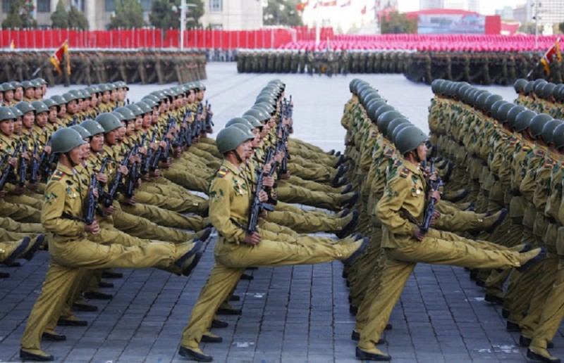 O grande desfile na Coreia do Norte (8).jpg
